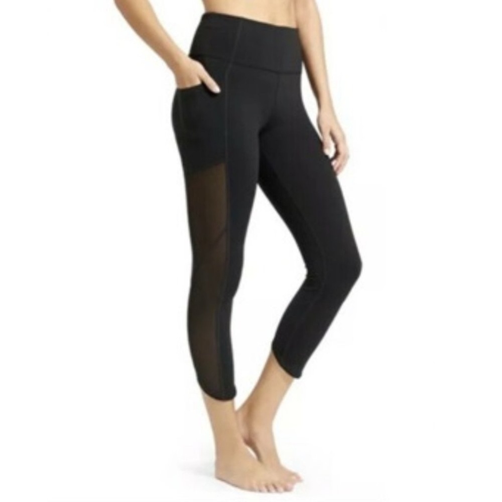 Athleta Chaturanga Mesh Side Pocket Capri Leggings sz S